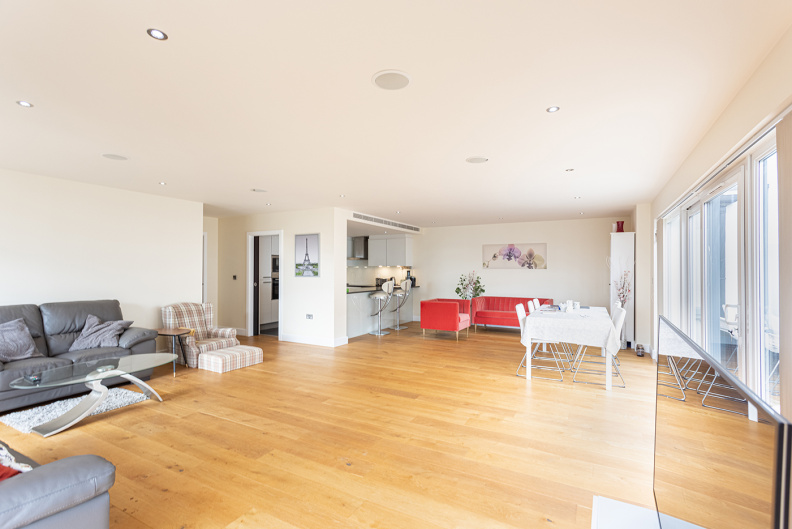 3 bedrooms apartments/flats to sale in Cavendish House, 6 Boulevard Drive, London-image 14