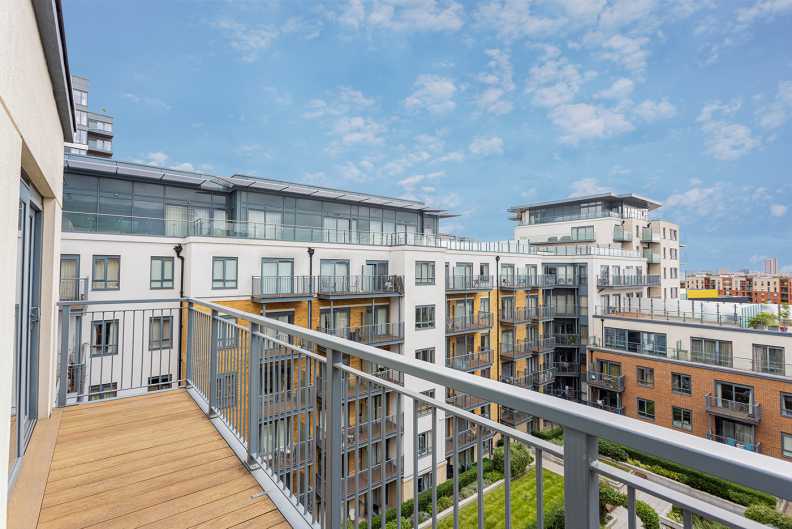 3 bedrooms apartments/flats to sale in Cavendish House, 6 Boulevard Drive, London-image 15