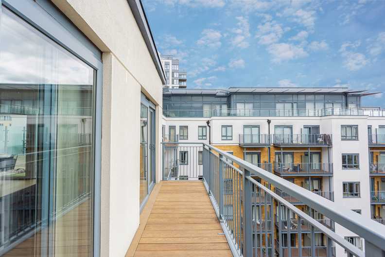 3 bedrooms apartments/flats to sale in Cavendish House, 6 Boulevard Drive, London-image 19