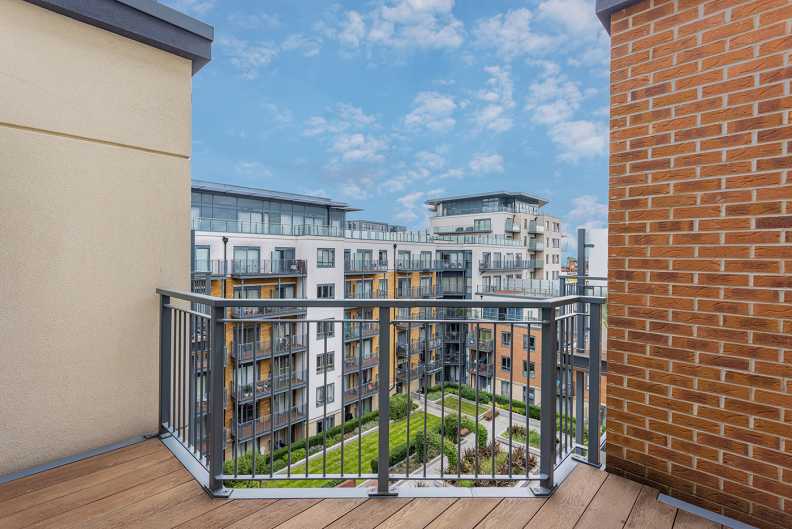 3 bedrooms apartments/flats to sale in Cavendish House, 6 Boulevard Drive, London-image 20