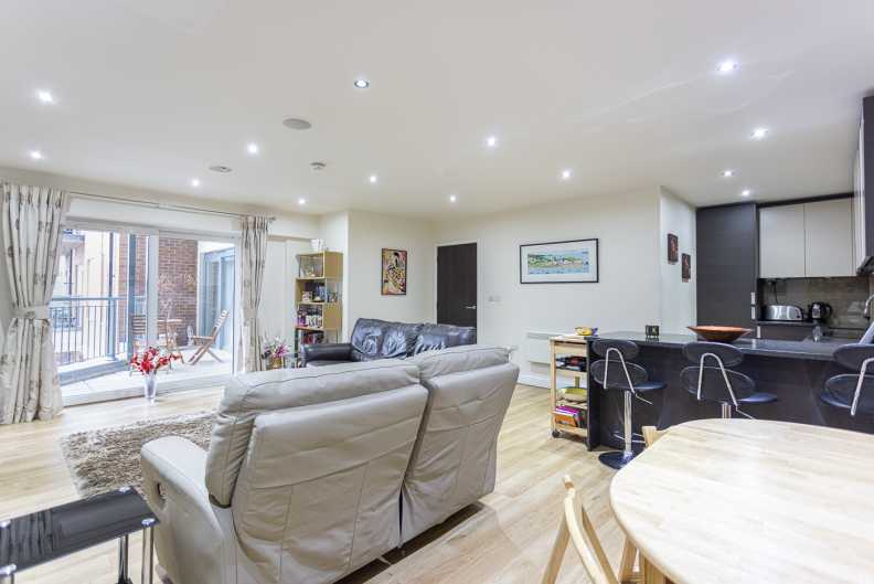2 bedrooms apartments/flats to sale in Aerodrome Road, Colindale, London-image 5