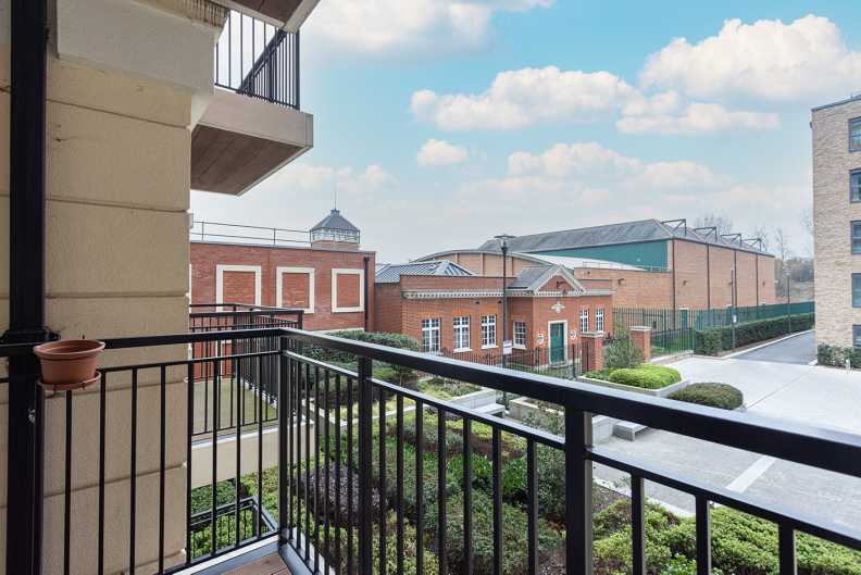 2 bedrooms apartments/flats to sale in Beaufort Square, Colindale, London-image 6