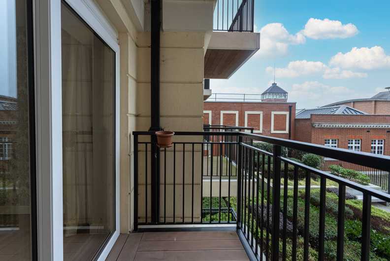 2 bedrooms apartments/flats to sale in Beaufort Square, Colindale, London-image 7