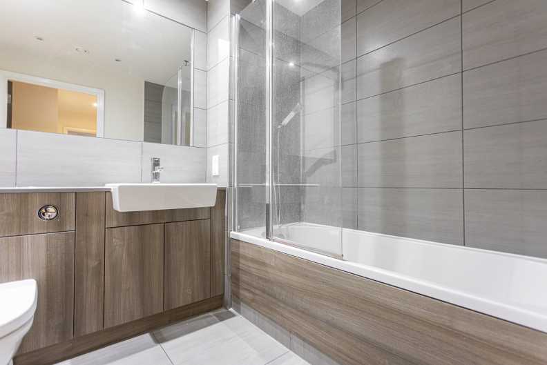 2 bedrooms apartments/flats to sale in Beaufort Square, Colindale, London-image 9