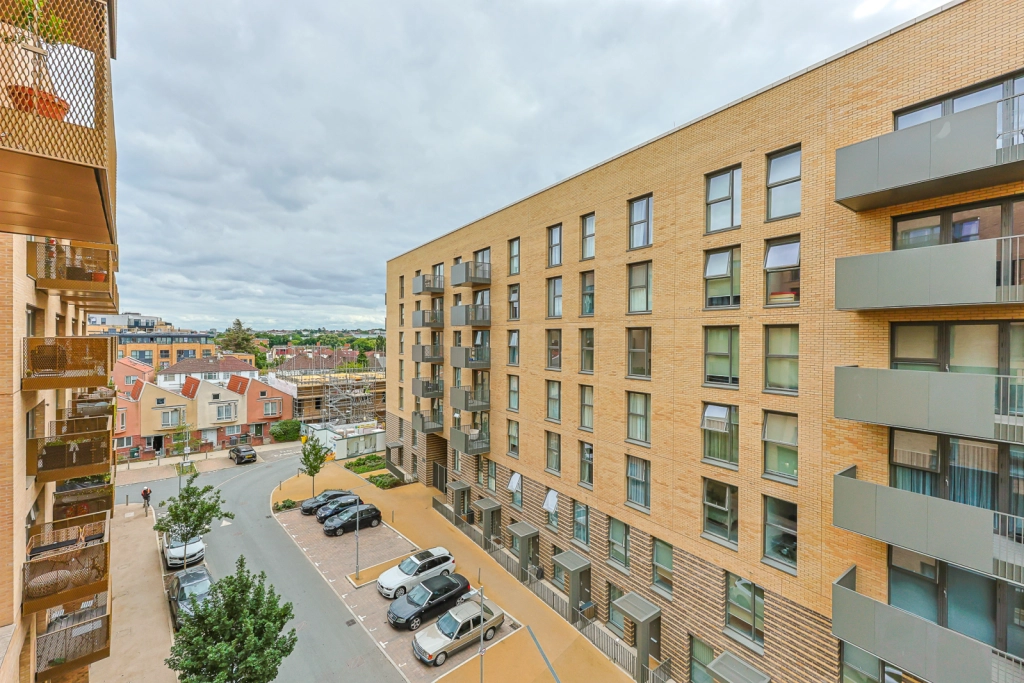2 bedrooms apartments/flats for sale in Perryfield Way, Hendon Waterside - NW9 view 15