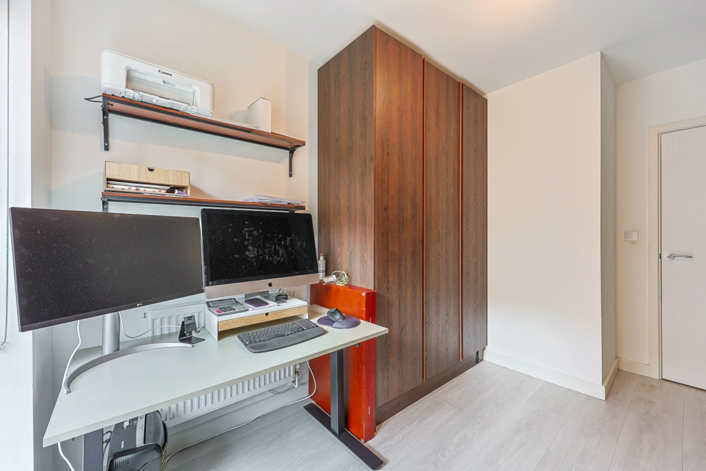 2 bedrooms apartments/flats for sale in Perryfield Way, Hendon Waterside - NW9 view 11