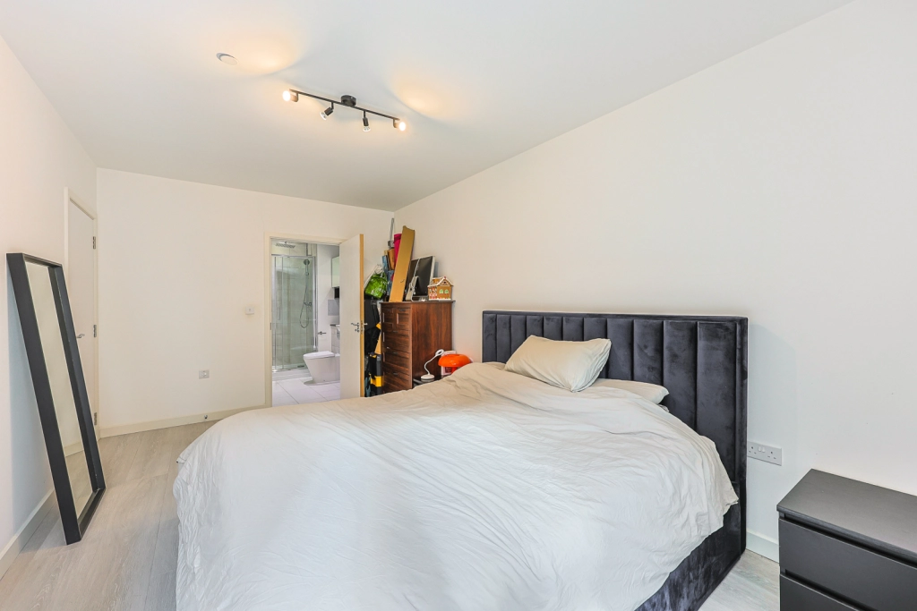 2 bedrooms apartments/flats for sale in Perryfield Way, Hendon Waterside - NW9 view 5