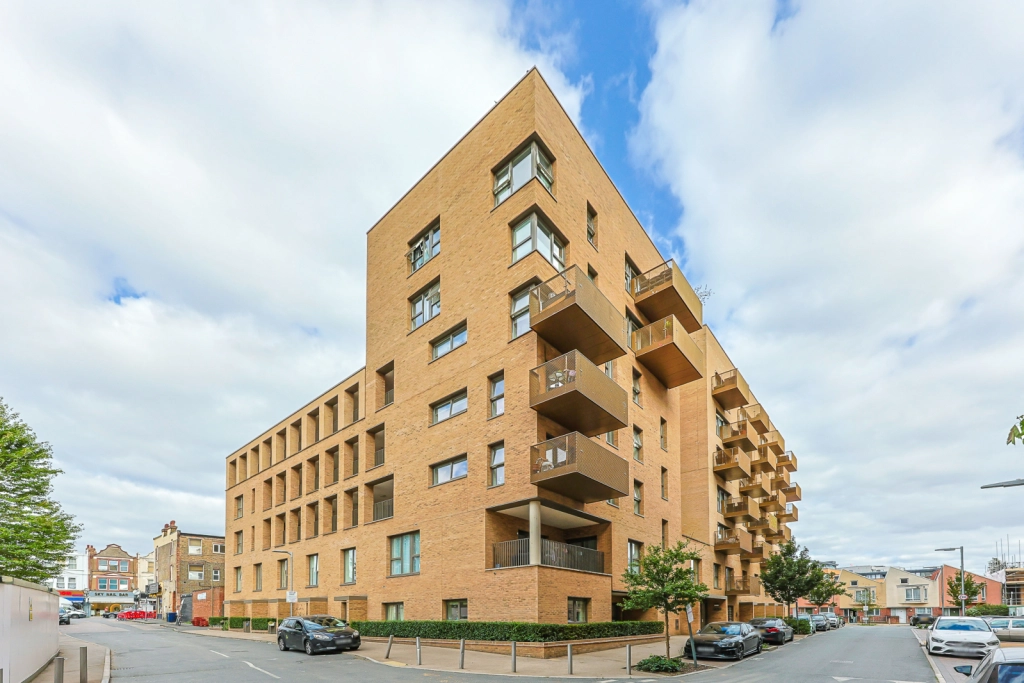 2 bedrooms apartments/flats to sale in Perryfield Way, Hendon Waterside-image 1
