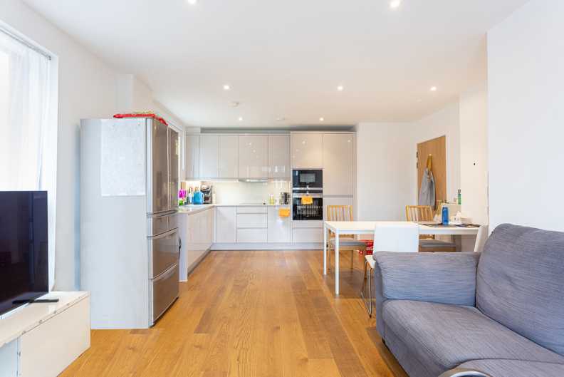 2 bedrooms apartments/flats to sale in Lismore Boulevard, Colindale, London-image 2
