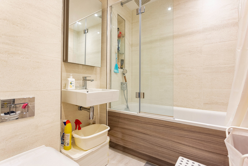 2 bedrooms apartments/flats to sale in Lismore Boulevard, Colindale, London-image 5