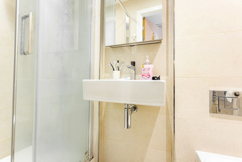 2 bedrooms apartments/flats to sale in Lismore Boulevard, Colindale, London-image 10