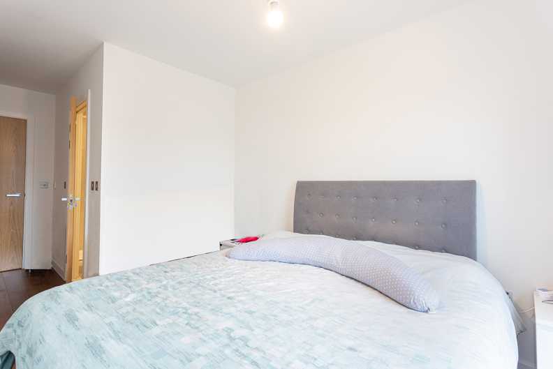2 bedrooms apartments/flats to sale in Lismore Boulevard, Colindale, London-image 12