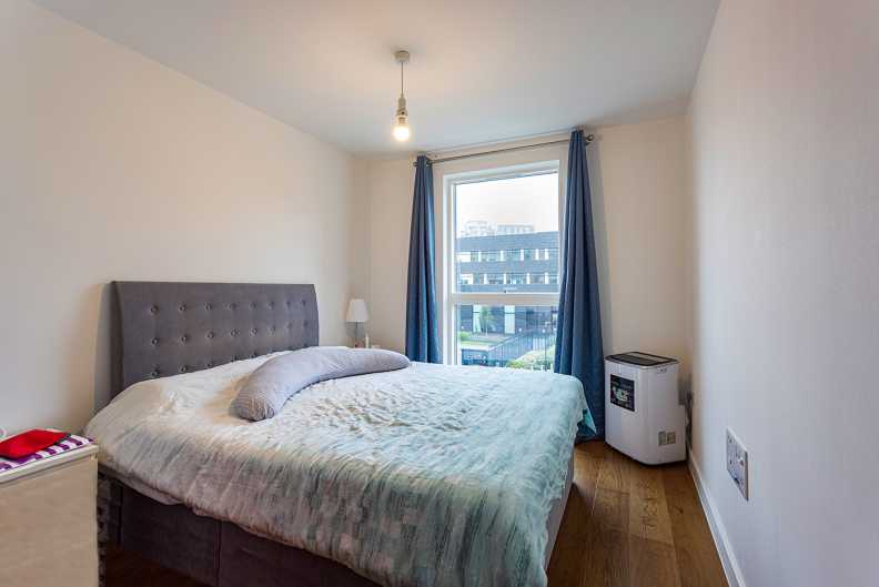 2 bedrooms apartments/flats to sale in Lismore Boulevard, Colindale, London-image 13