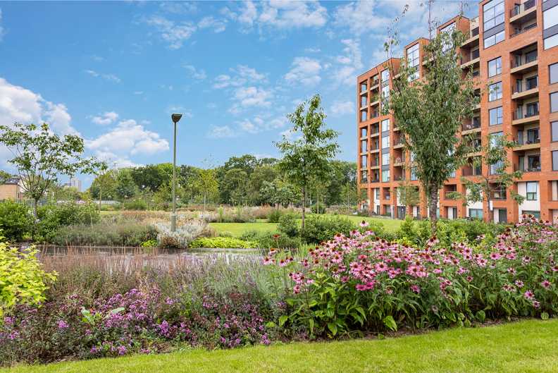 2 bedrooms apartments/flats to sale in Lismore Boulevard, Colindale, London-image 14