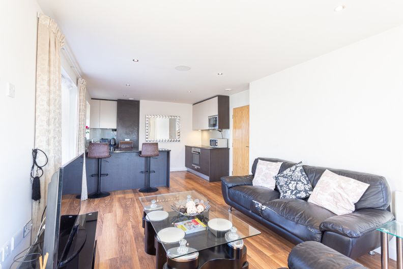 3 bedrooms apartments/flats to sale in Eldon House, 52 Aerodrome Road, Beaufort Park-image 2