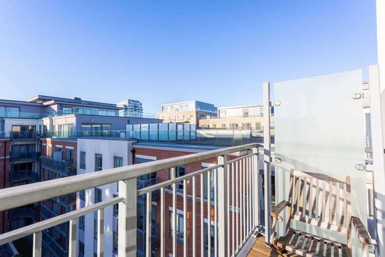 3 bedrooms apartments/flats to sale in Eldon House, 52 Aerodrome Road, Beaufort Park-image 8