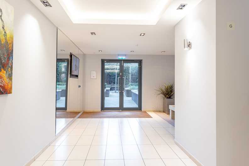 3 bedrooms apartments/flats to sale in Eldon House, 52 Aerodrome Road, Beaufort Park-image 17