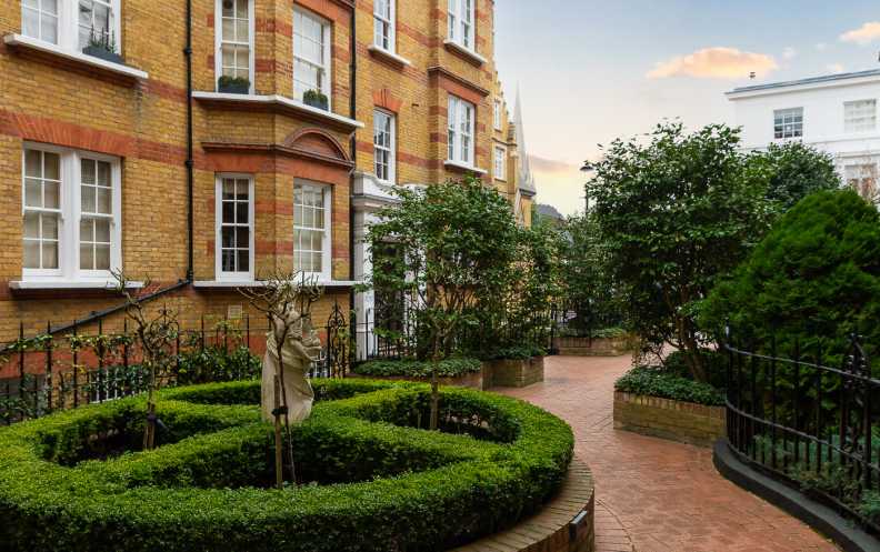 3 bedrooms apartments/flats to sale in Pitt Street, Kensington, London-image 1