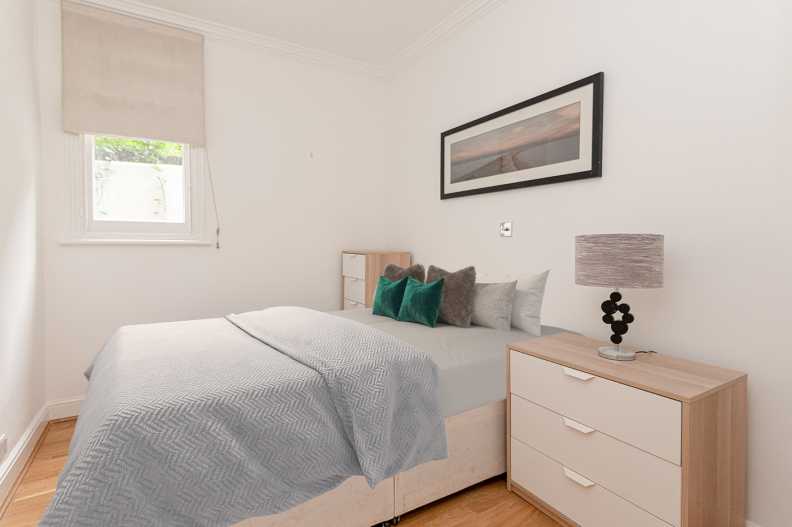 3 bedrooms apartments/flats to sale in Pitt Street, Kensington, London-image 4
