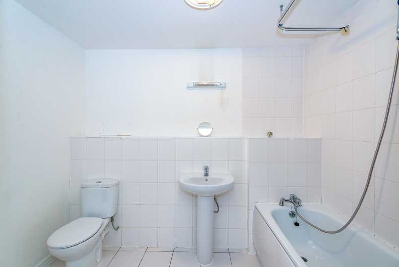 3 bedrooms apartments/flats to sale in Annabel Close, Poplar, London-image 5