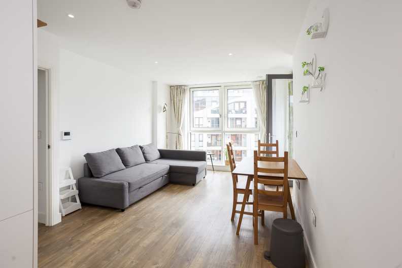 1 bedroom apartments/flats to sale in Cable Walk, Greenwich, London-image 1
