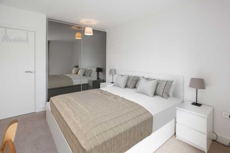 1 bedroom apartments/flats to sale in Cable Walk, Greenwich, London-image 4