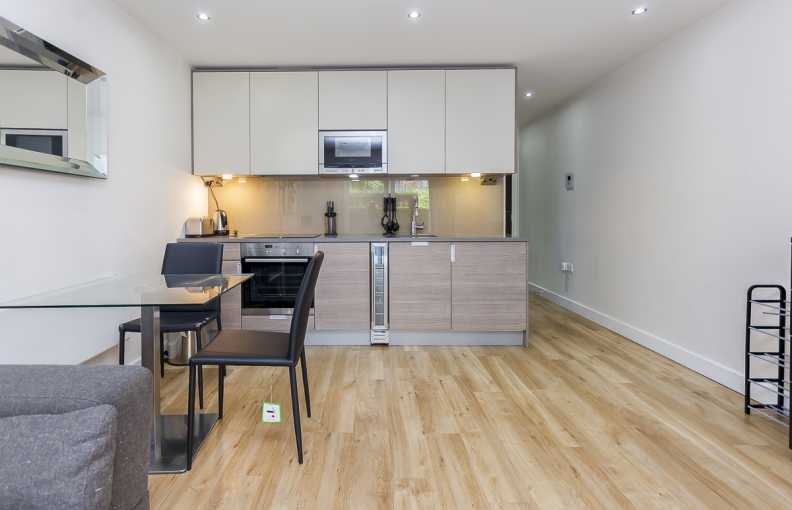 Studio apartments/flats to sale in Boulevard Drive, Colindale, London-image 3