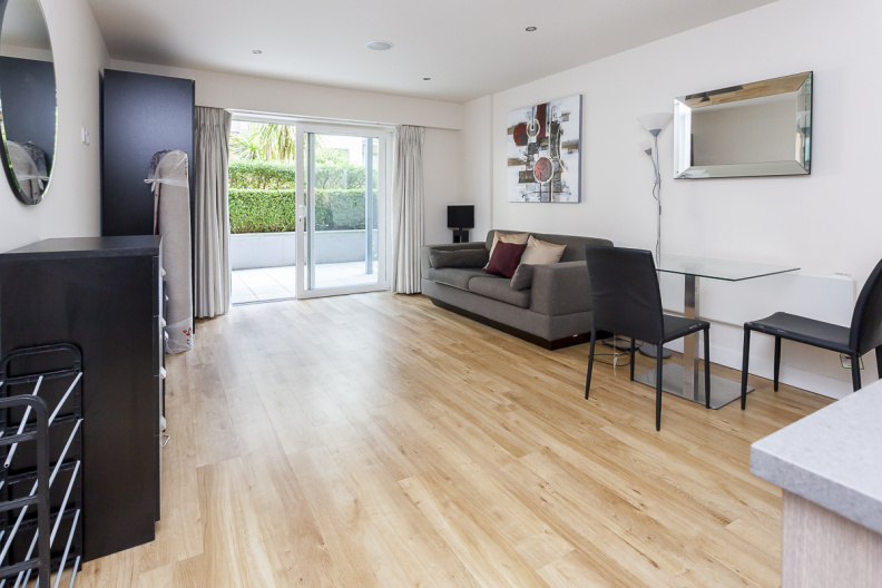 Studio apartments/flats to sale in Boulevard Drive, Colindale, London-image 4
