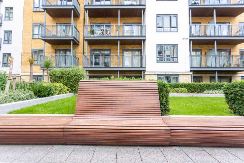 Studio apartments/flats to sale in Boulevard Drive, Colindale, London-image 9