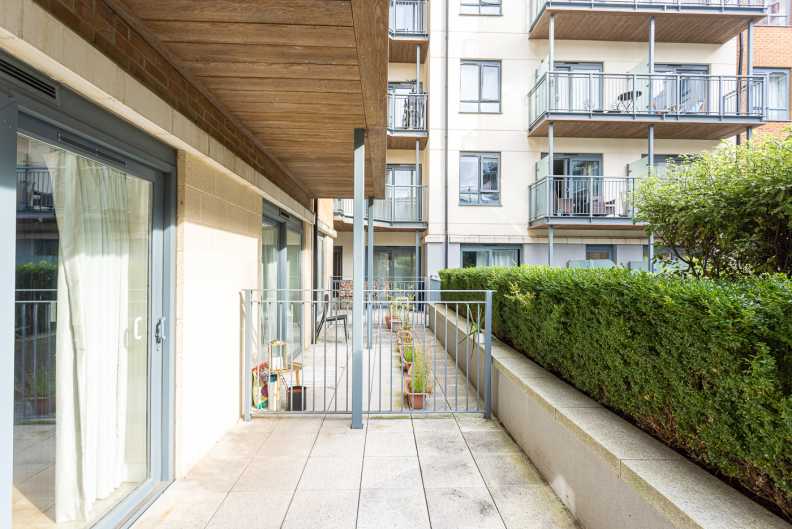 Studio apartments/flats to sale in Boulevard Drive, Colindale, London-image 11