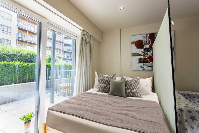 Studio apartments/flats to sale in Boulevard Drive, Colindale, London-image 20
