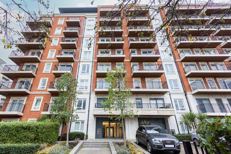 1 bedroom apartments/flats to sale in Beaufort Square, London-image 4