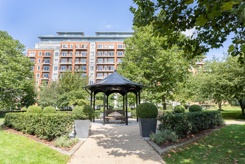 1 bedroom apartments/flats to sale in Beaufort Square, London-image 7