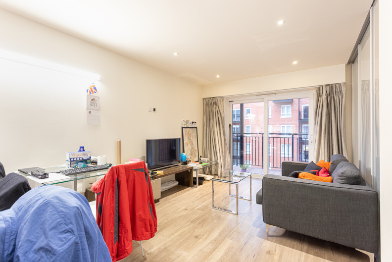 1 bedroom apartments/flats to sale in Beaufort Square, London-image 8