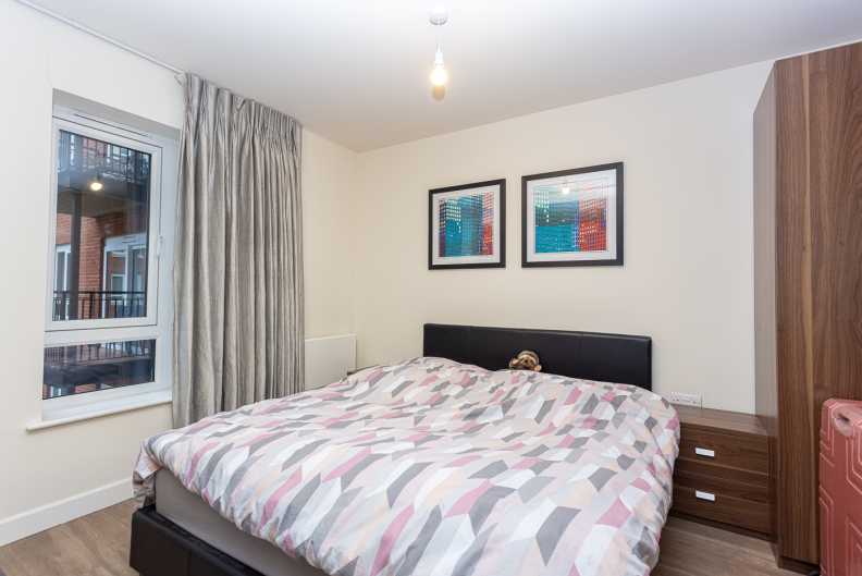 1 bedroom apartments/flats to sale in Beaufort Square, London-image 10