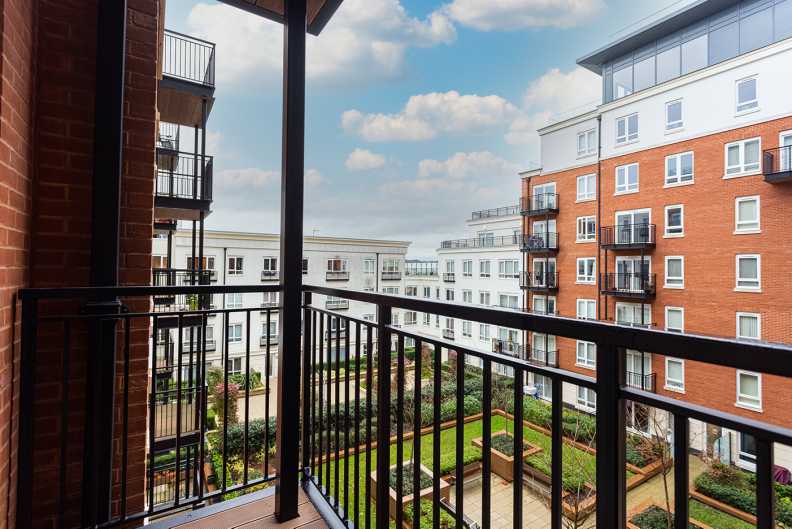 1 bedroom apartments/flats to sale in Beaufort Square, London-image 16