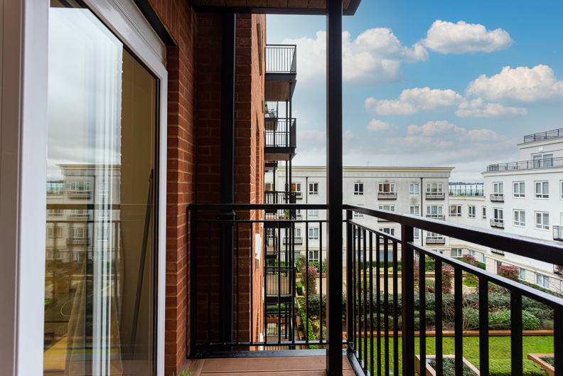 1 bedroom apartments/flats to sale in Beaufort Square, London-image 17