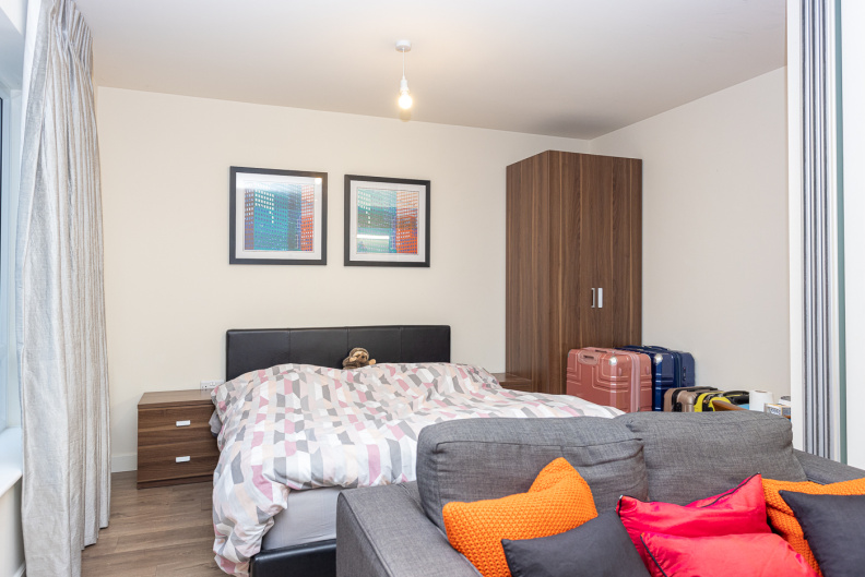 1 bedroom apartments/flats to sale in Beaufort Square, London-image 20