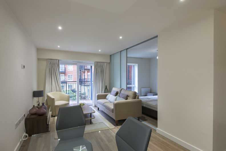 1 bedroom apartments/flats to sale in Beaufort Square, Beaufort, Colindale-image 1