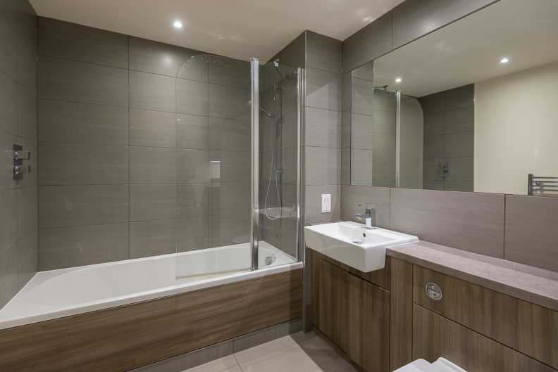 1 bedroom apartments/flats to sale in Beaufort Square, Colindale, London-image 3