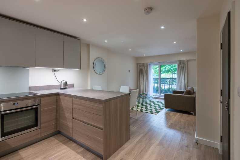 1 bedroom apartments/flats to sale in Beaufort Square, Colindale, London-image 4