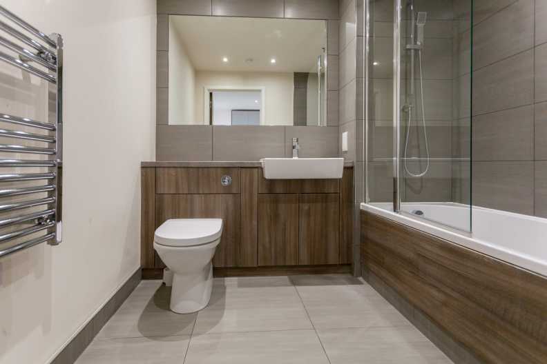 1 bedroom apartments/flats to sale in Beaufort Square, Colindale, London-image 3