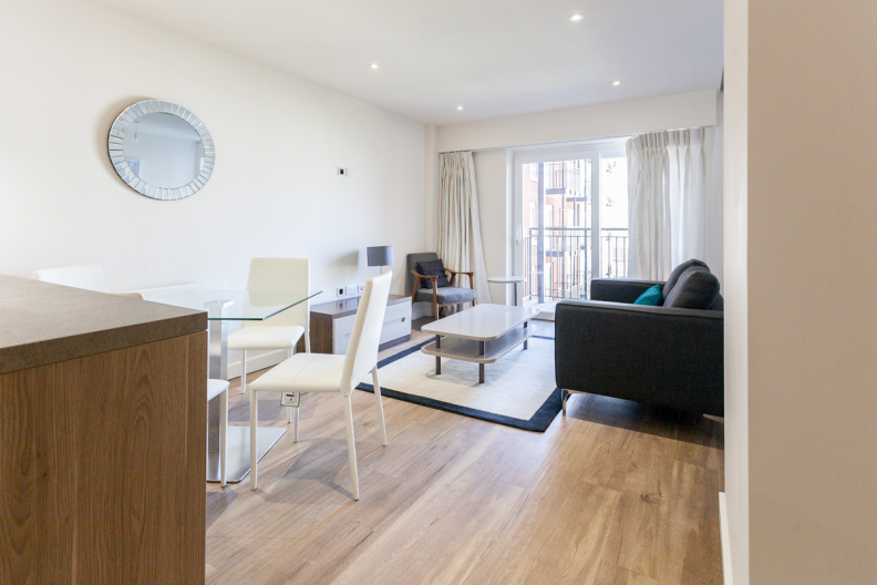 1 bedroom apartments/flats to sale in Beaufort Square, Colindale, London-image 4