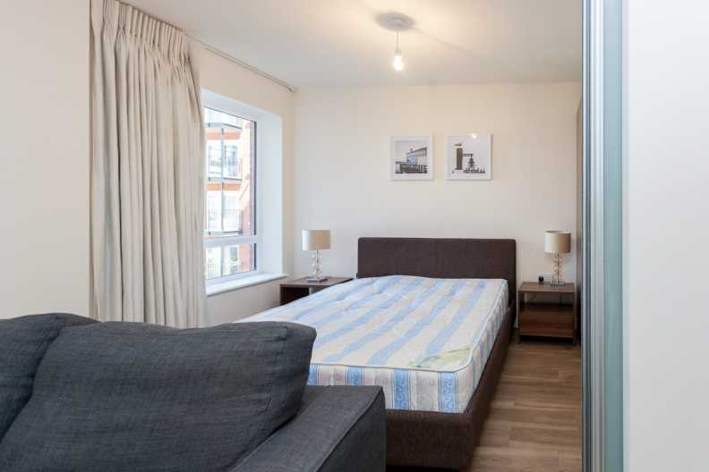 1 bedroom apartments/flats to sale in Beaufort Square, Colindale, London-image 7