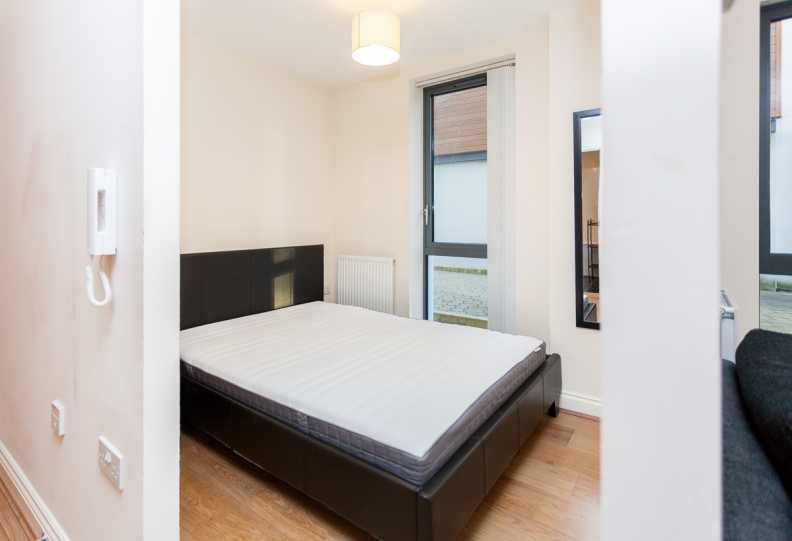 1 bedroom apartments/flats to sale in Needleman Close, Colindale-image 3