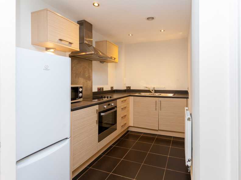1 bedroom apartments/flats to sale in Needleman Close, Colindale-image 4