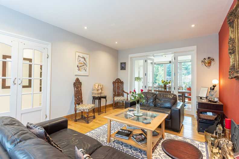4 bedrooms houses to sale in Hale Lane, Mill Hill-image 6