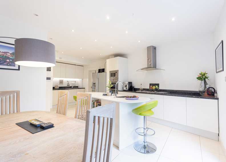 4 bedrooms houses to sale in Hale Lane, Mill Hill-image 2