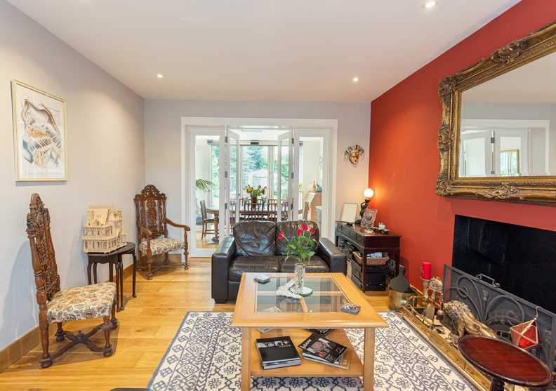 4 bedrooms houses to sale in Hale Lane, Mill Hill-image 9