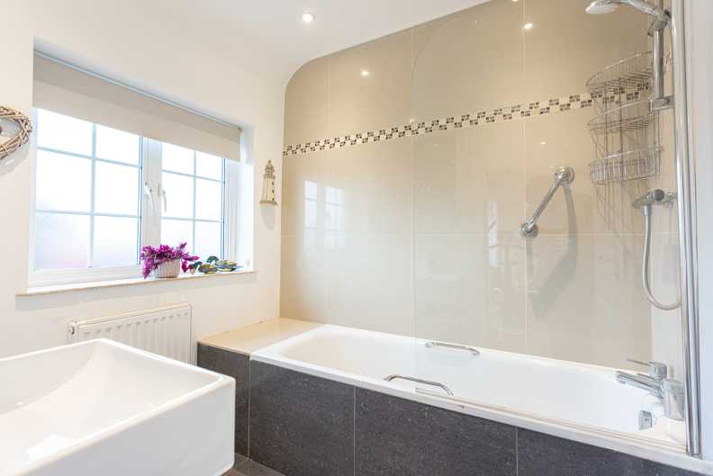 4 bedrooms houses to sale in Hale Lane, Mill Hill-image 20